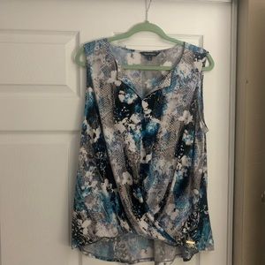 Sleeveless top with v neck